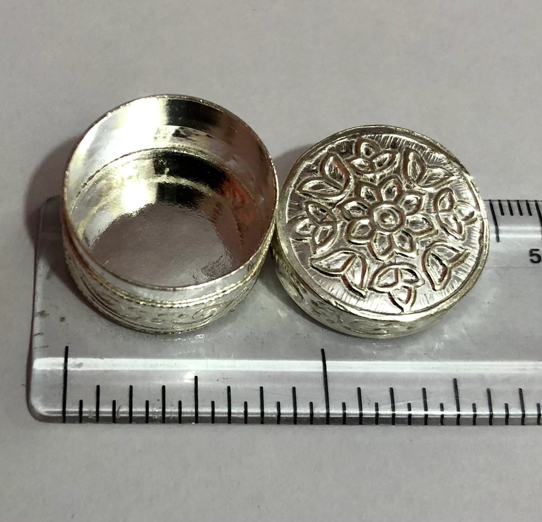 925 Silver Handmade Trinket Kajal Casket Jewelry Box , Surma Kumkum Sindoor Container, Floral round Shape 2 Cm Dia 5.8 Gms Temple Pooja F/S