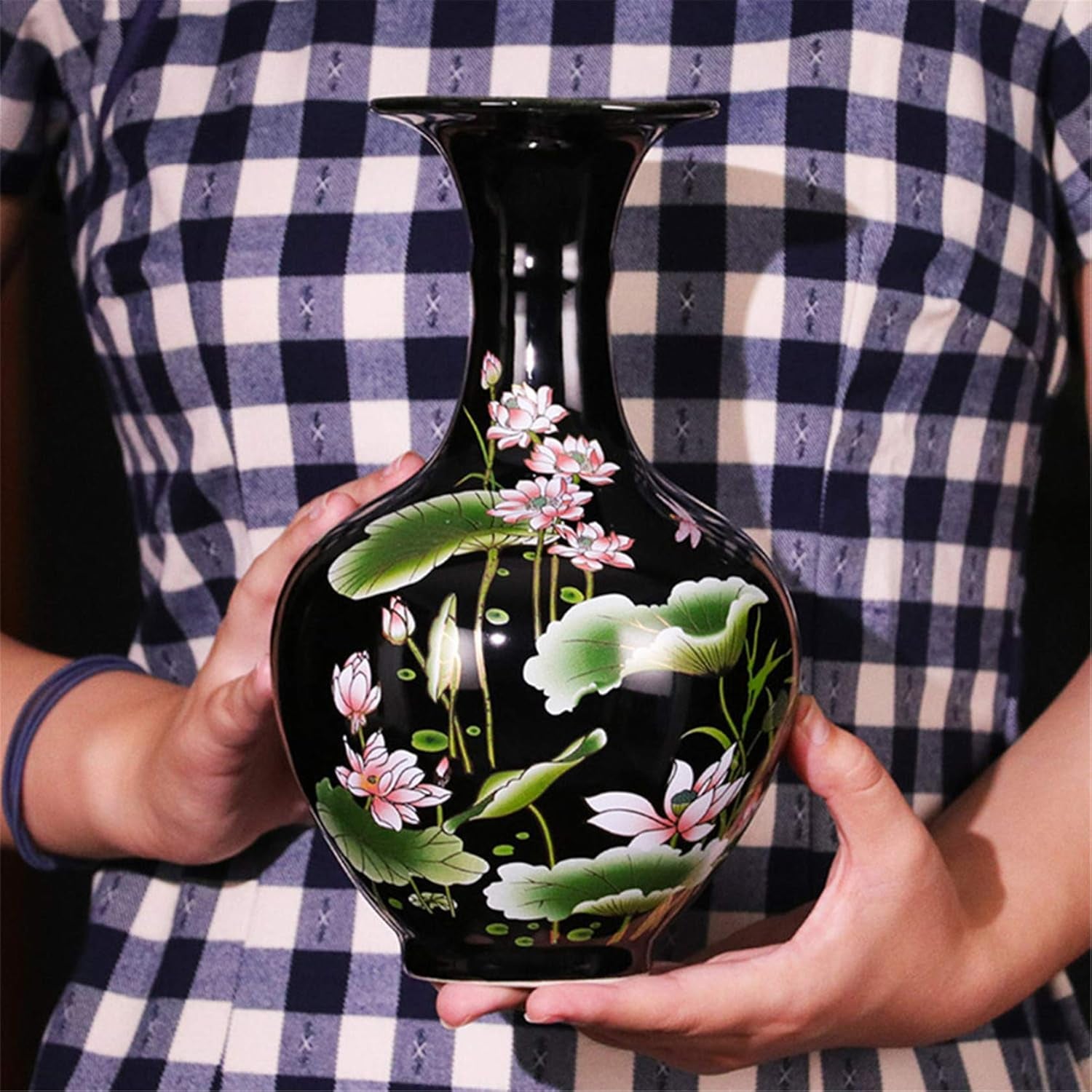 Meightai 9.45'' China Style Decorative Vase, Classic Ceramic Vases for Art Home Decoration, Chinese Retro Porcelain Ceramic Vase with Base, Beauty Lotus Flower Painting, Black