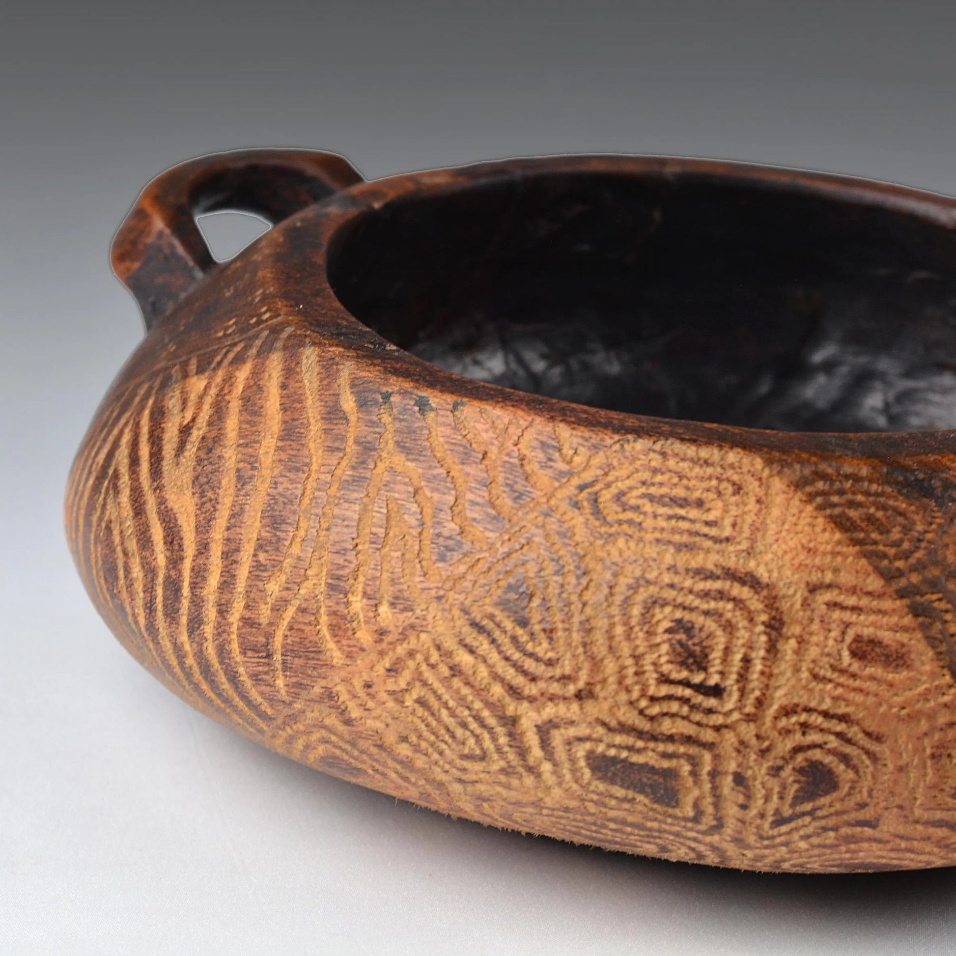 Old Hand Carved African Tribal Decorative Wooden Ceremonial Bowl with 2 Handles 9.3”/21.2Cm (N3415)