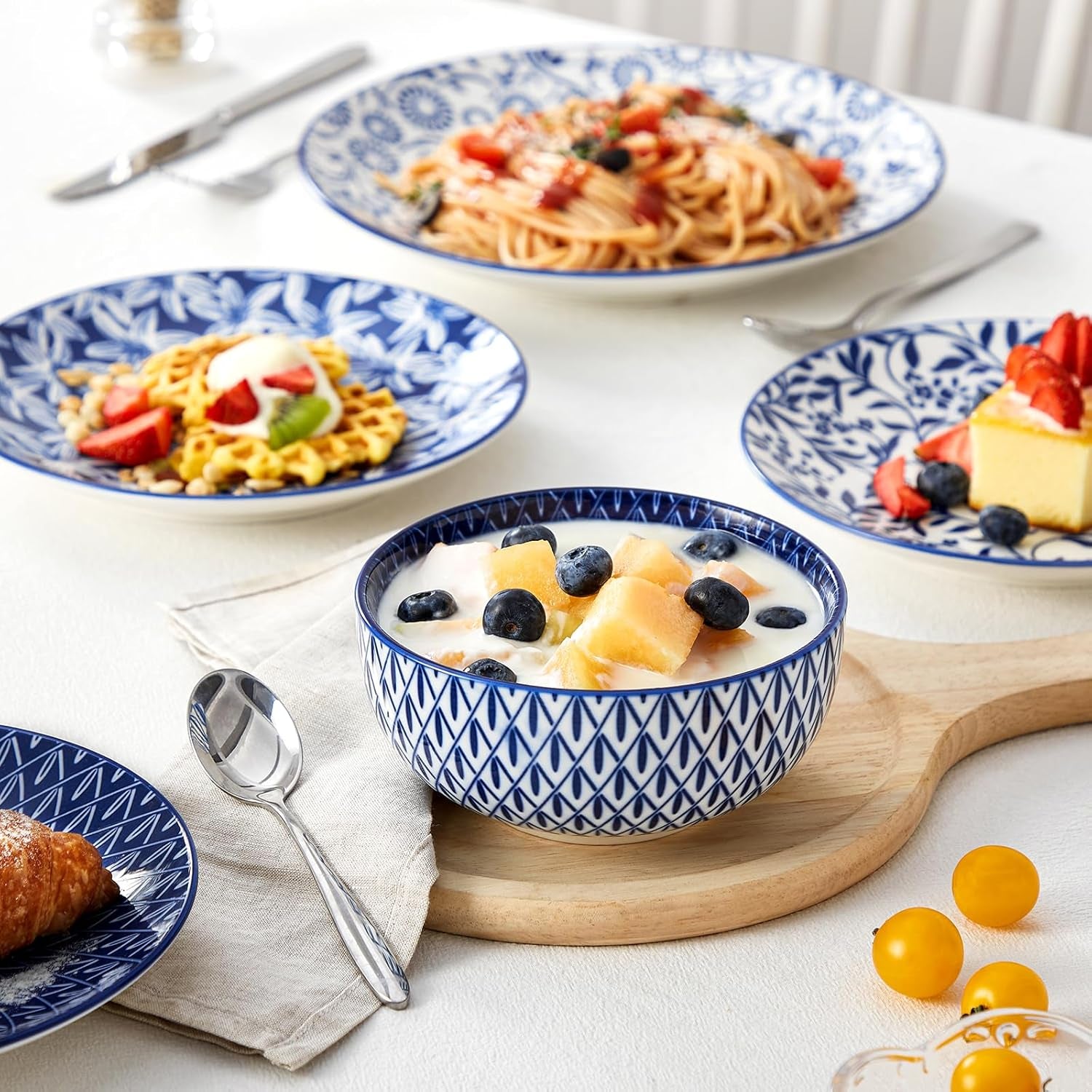 SELENE Plates and Bowls Set for 4, 12 Pieces Dinnerware Sets, Mircowave and Dishwasher Safe Dishes Set, Porcelain Blue Dinnerware