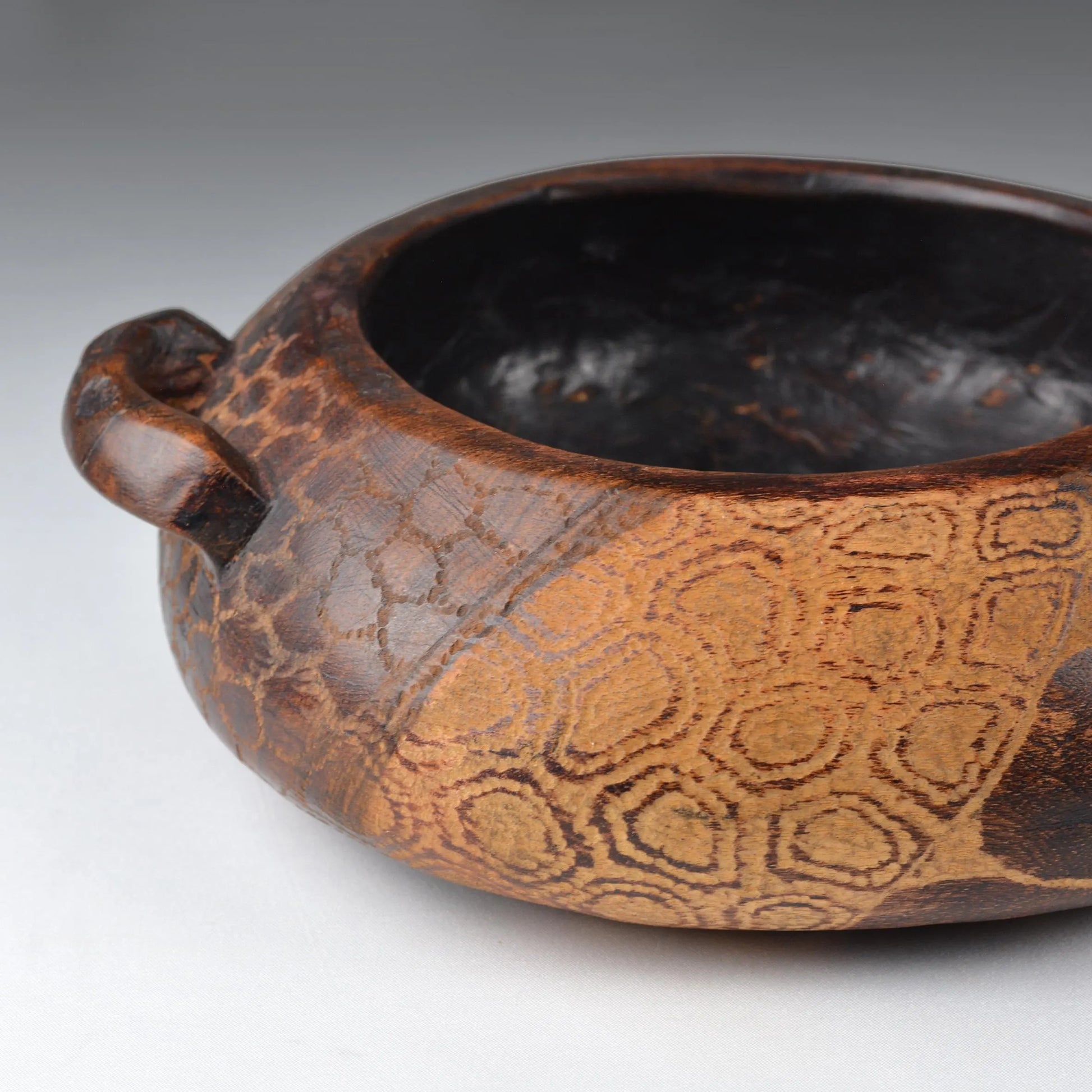 Old Hand Carved African Tribal Decorative Wooden Ceremonial Bowl with 2 Handles 9.3”/21.2Cm (N3415)