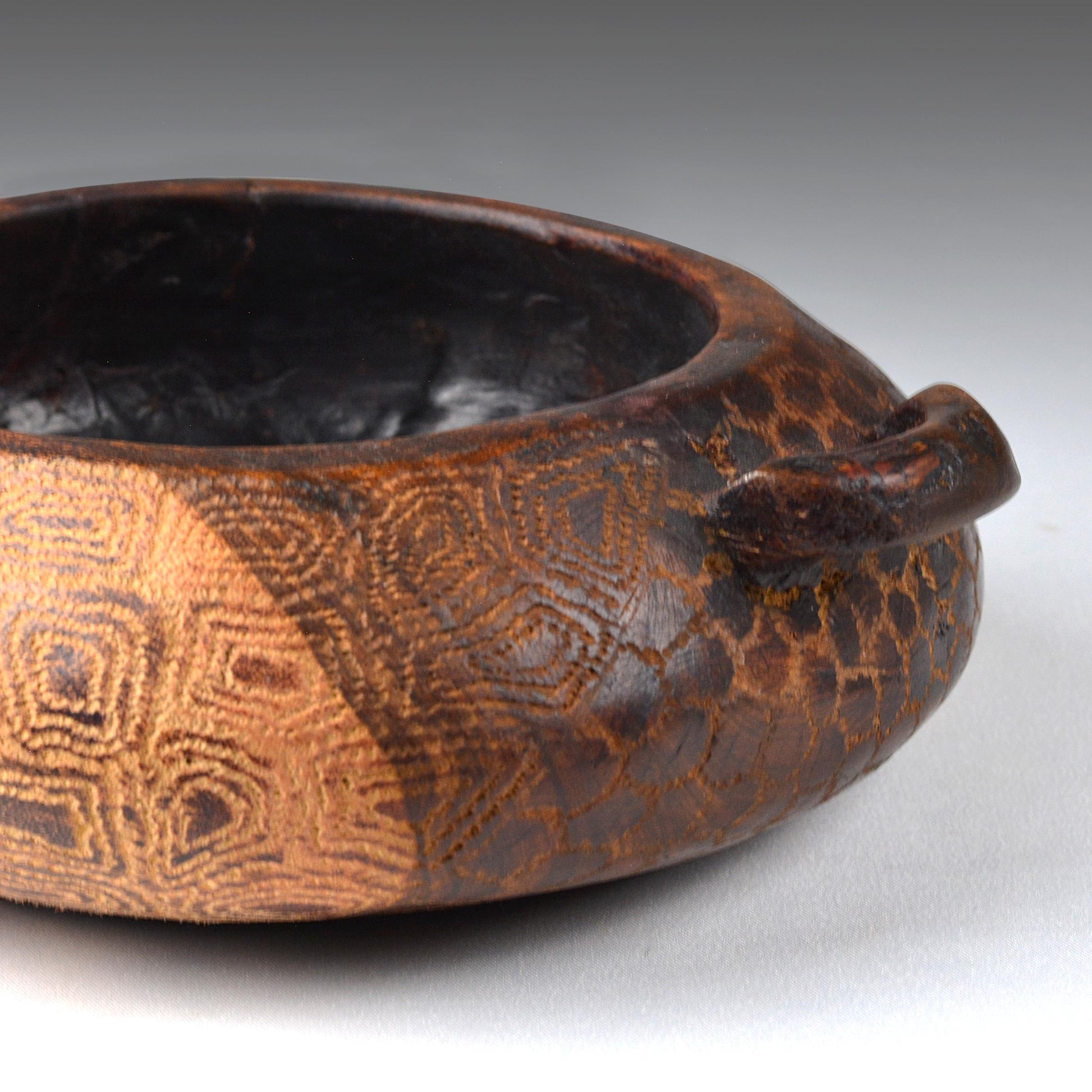 Old Hand Carved African Tribal Decorative Wooden Ceremonial Bowl with 2 Handles 9.3”/21.2Cm (N3415)