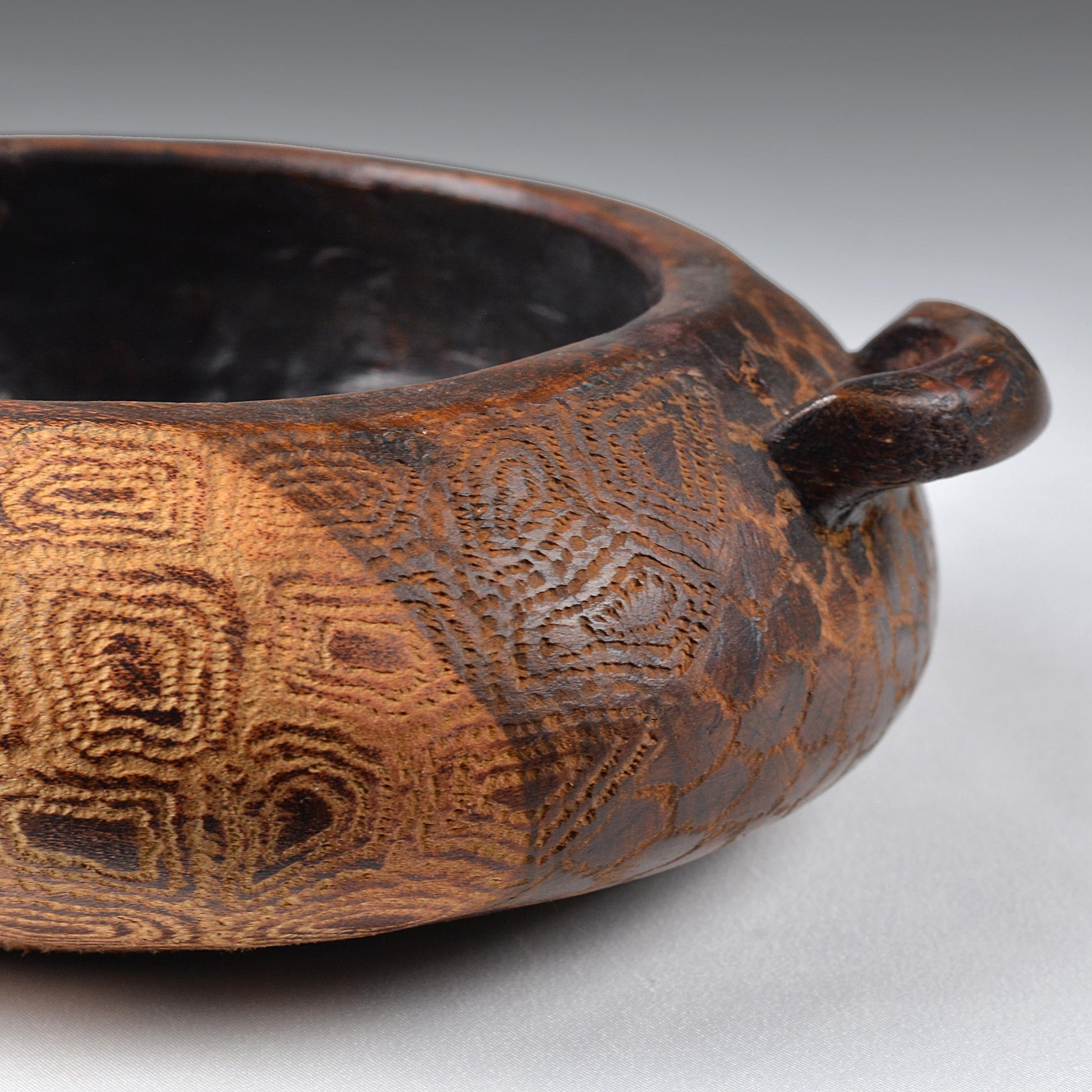 Old Hand Carved African Tribal Decorative Wooden Ceremonial Bowl with 2 Handles 9.3”/21.2Cm (N3415)