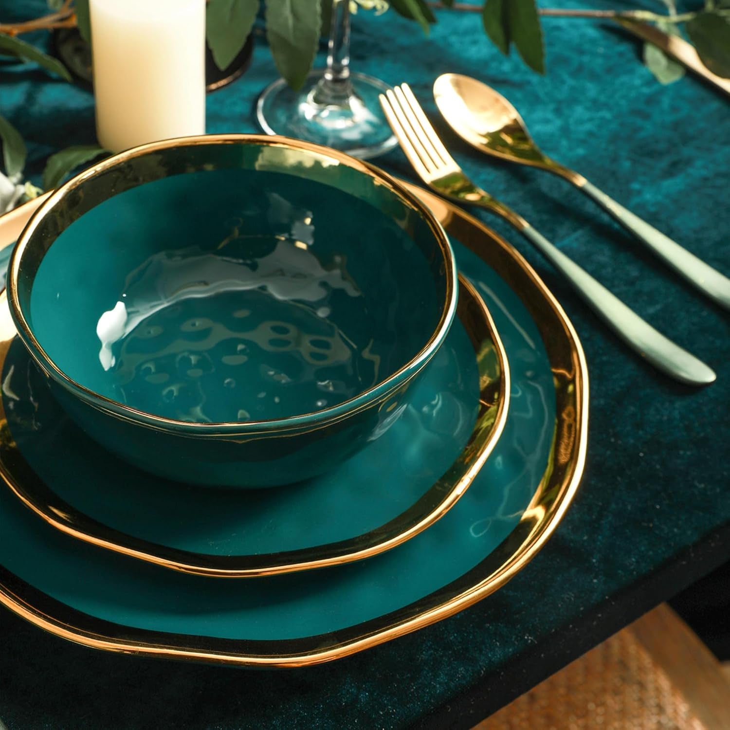 Florian Modern Porcelain Dish Set, 32-Piece Dishes for 8, Gold and Green (Porcelain Dinnerware Set)