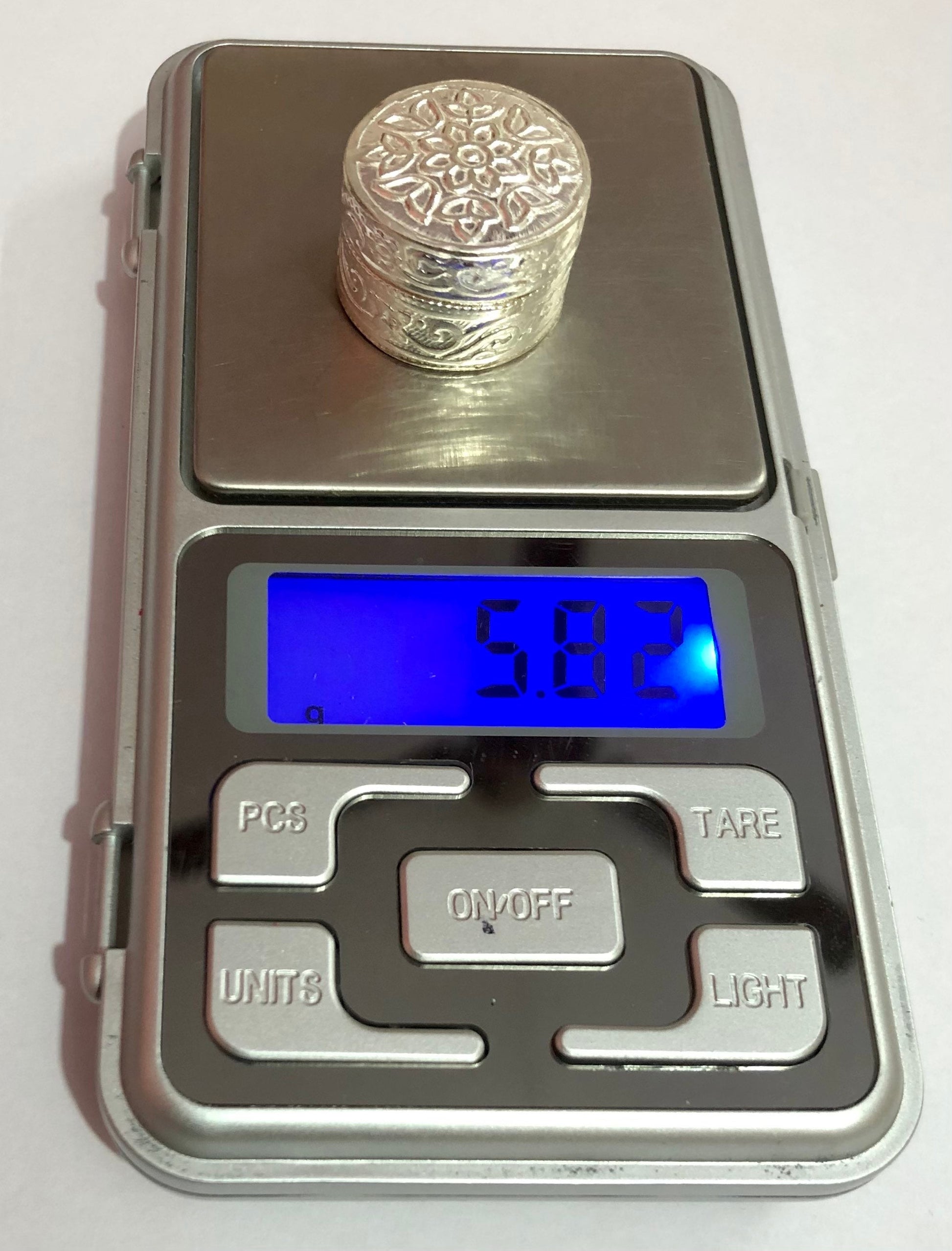 925 Silver Handmade Trinket Kajal Casket Jewelry Box , Surma Kumkum Sindoor Container, Floral round Shape 2 Cm Dia 5.8 Gms Temple Pooja F/S