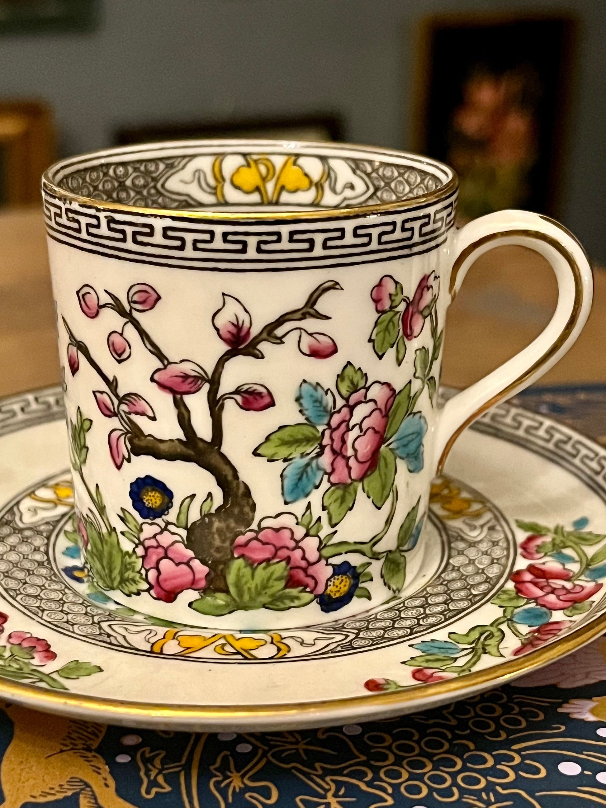 Beautiful Set of Four Antique Aynsley Indian Tree Demitasse Cups and Saucers