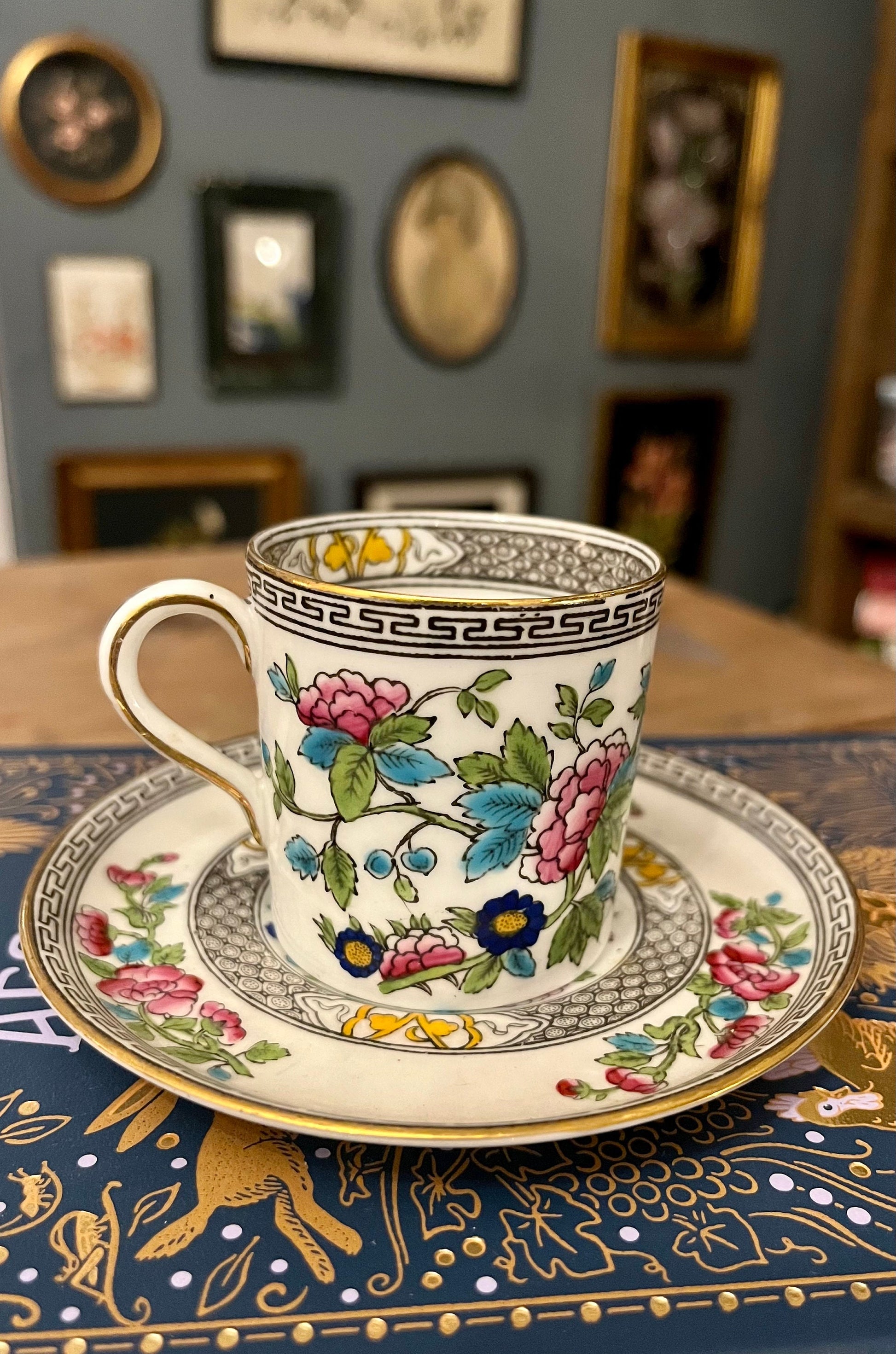 Beautiful Set of Four Antique Aynsley Indian Tree Demitasse Cups and Saucers
