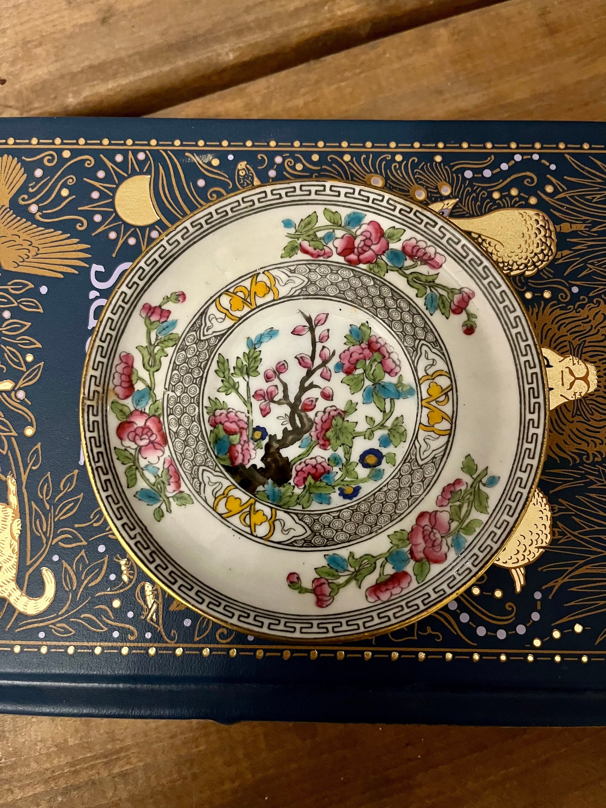 Beautiful Set of Four Antique Aynsley Indian Tree Demitasse Cups and Saucers