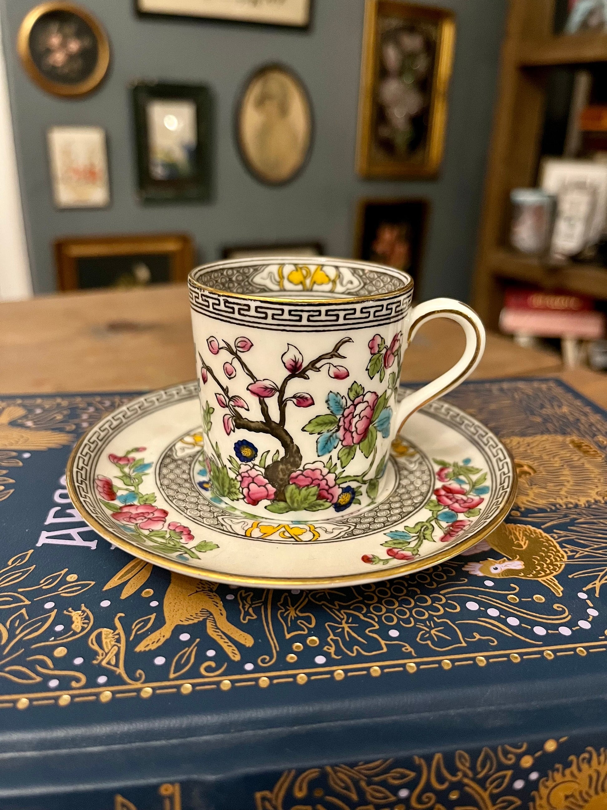 Beautiful Set of Four Antique Aynsley Indian Tree Demitasse Cups and Saucers