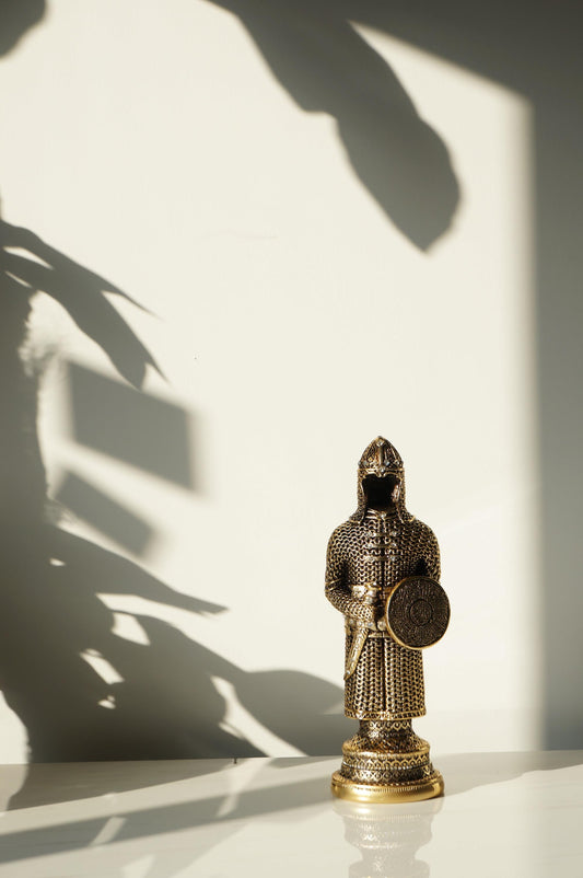 Islamic Warrior Armor Figurine with Surah Al-Isra Shield Perfect Muslim Home Decor Islamic Gift Trinket for Housewarming Special Occasions