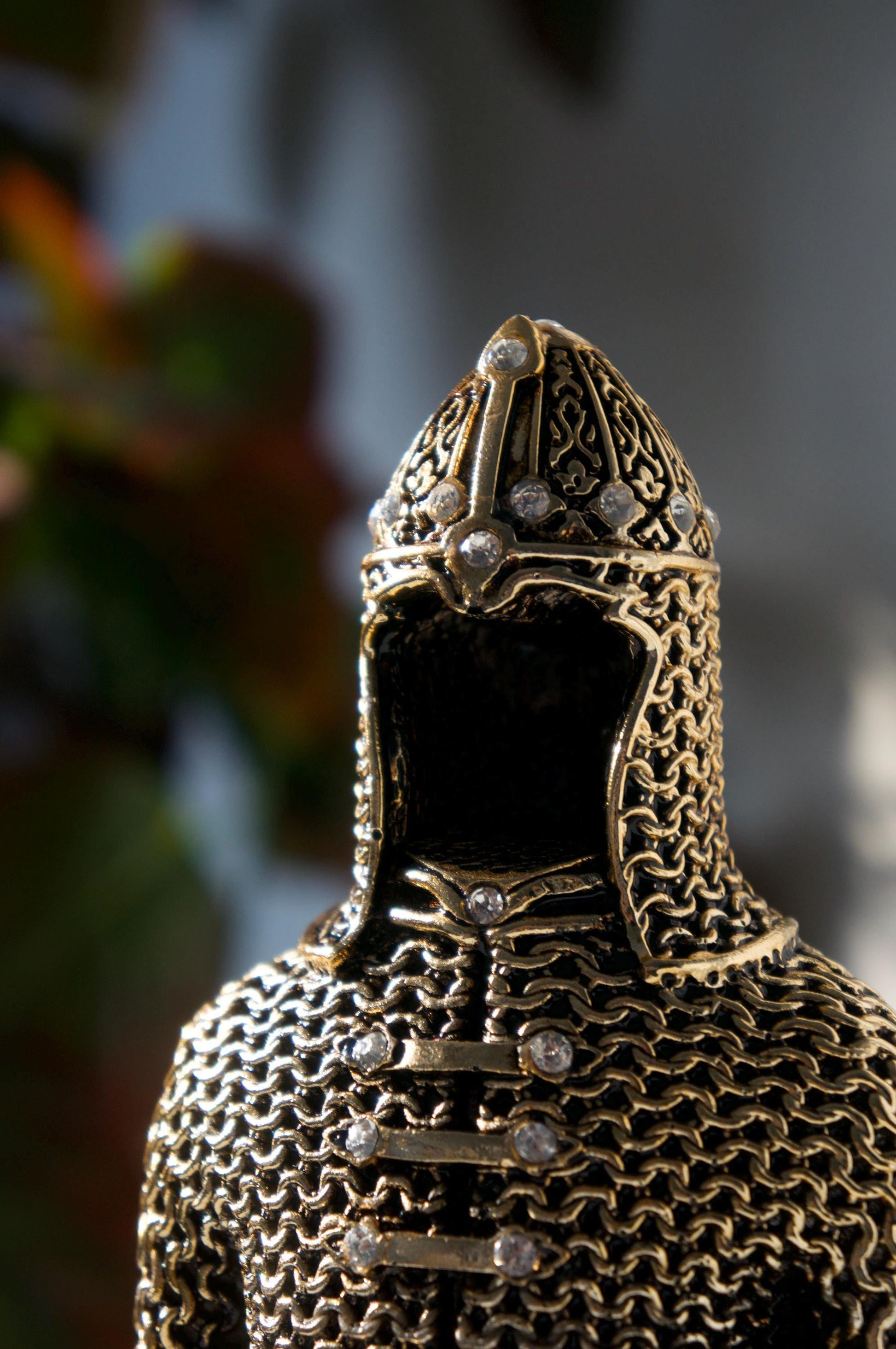 Islamic Warrior Armor Figurine with Surah Al-Isra Shield Perfect Muslim Home Decor Islamic Gift Trinket for Housewarming Special Occasions