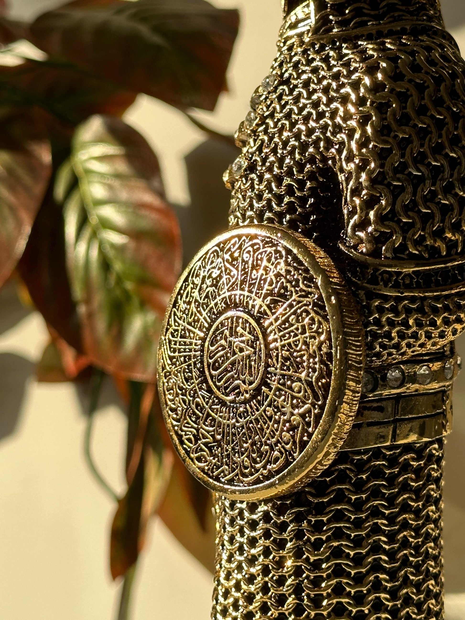 Islamic Warrior Armor Figurine with Surah Al-Isra Shield Perfect Muslim Home Decor Islamic Gift Trinket for Housewarming Special Occasions