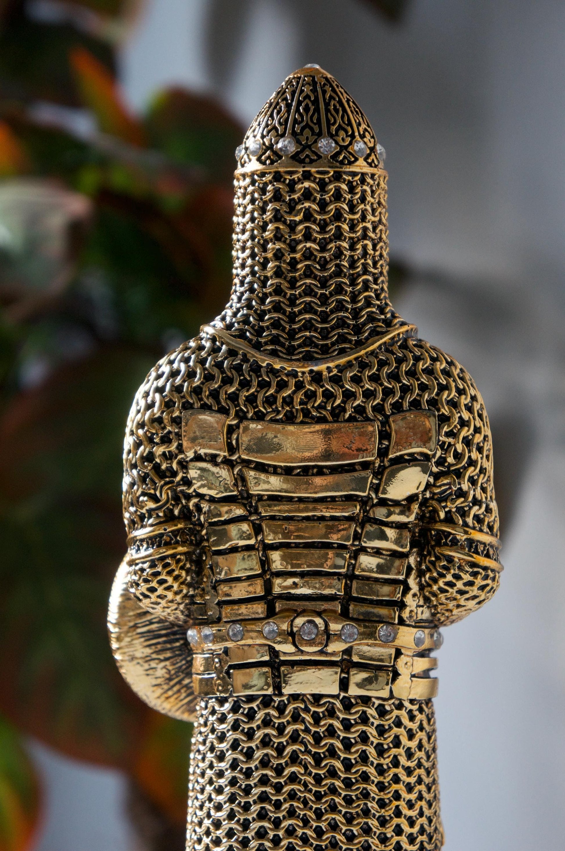 Islamic Warrior Armor Figurine with Surah Al-Isra Shield Perfect Muslim Home Decor Islamic Gift Trinket for Housewarming Special Occasions
